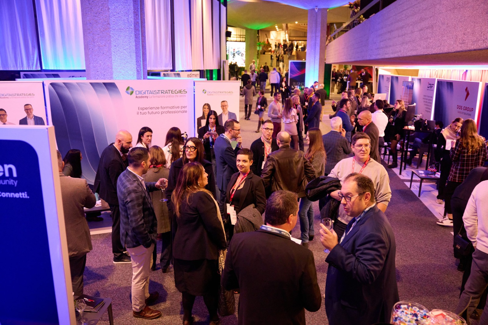 Persone in conversazione durante Business Matching